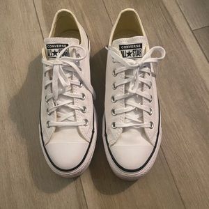 Brand New Women’s Platform Converse size 8